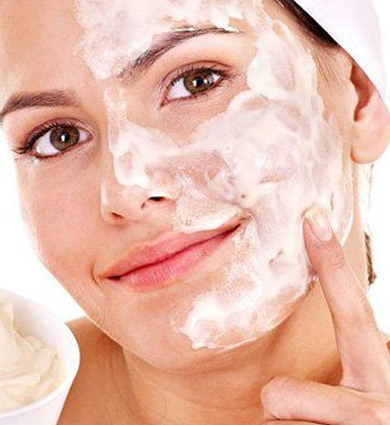 3 AMAZING BENEFITS OF APPLYING CURD ON FACE